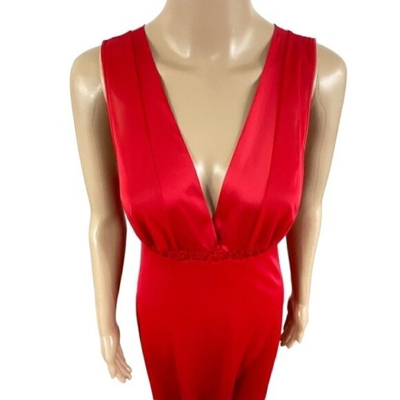 VINTAGE Vanity Fair Red Long Nylon  Nightgown Negligee Gown size 36 ( medium ) - Picture 2 of 8